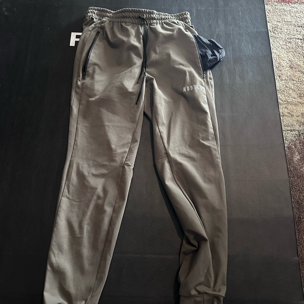 NOBULL Men's army green Joggers